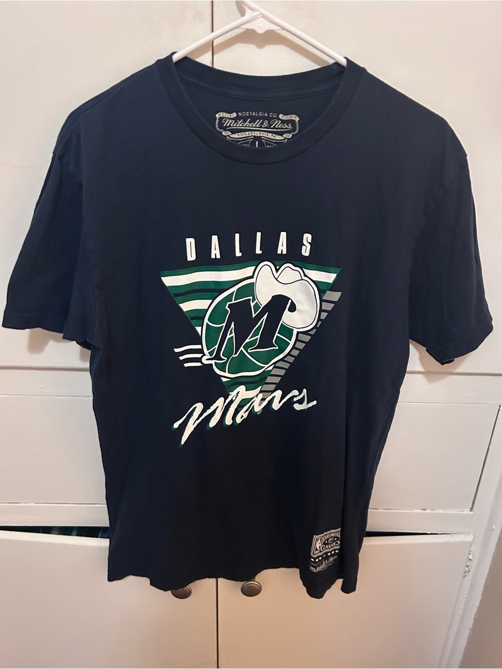 Dallas Mavericks women’s size large shirt